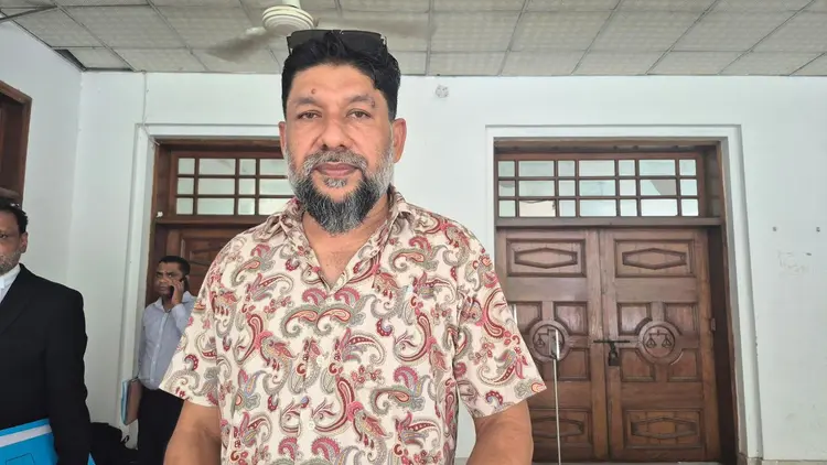 ৫ কোটি টাকা হাতিয়ে নেওয়ার অভিযোগ আইনজীবীর বিরুদ্ধে