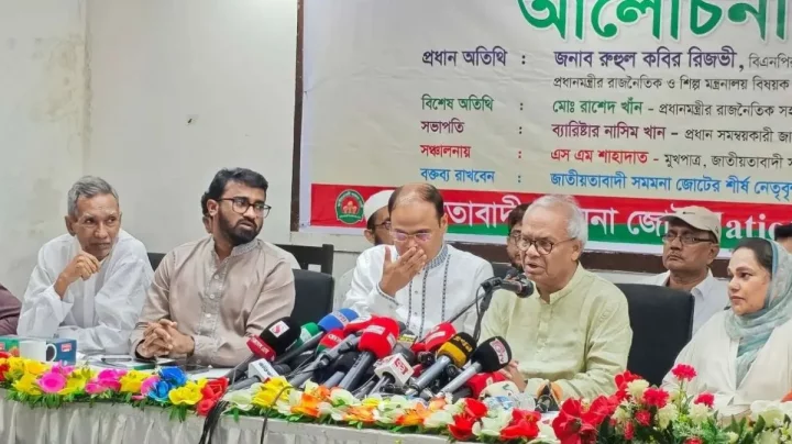 আগুন–ককটেল ছোড়ার পেছনে বিরোধীদল কি না, প্রশ্ন রিজভীর