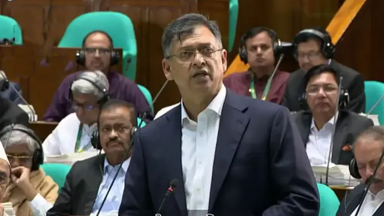 মিয়ানমার সীমান্তে কাঁটাতারের বেড়া দেওয়ার উদ্যোগ নেওয়া হয়েছে