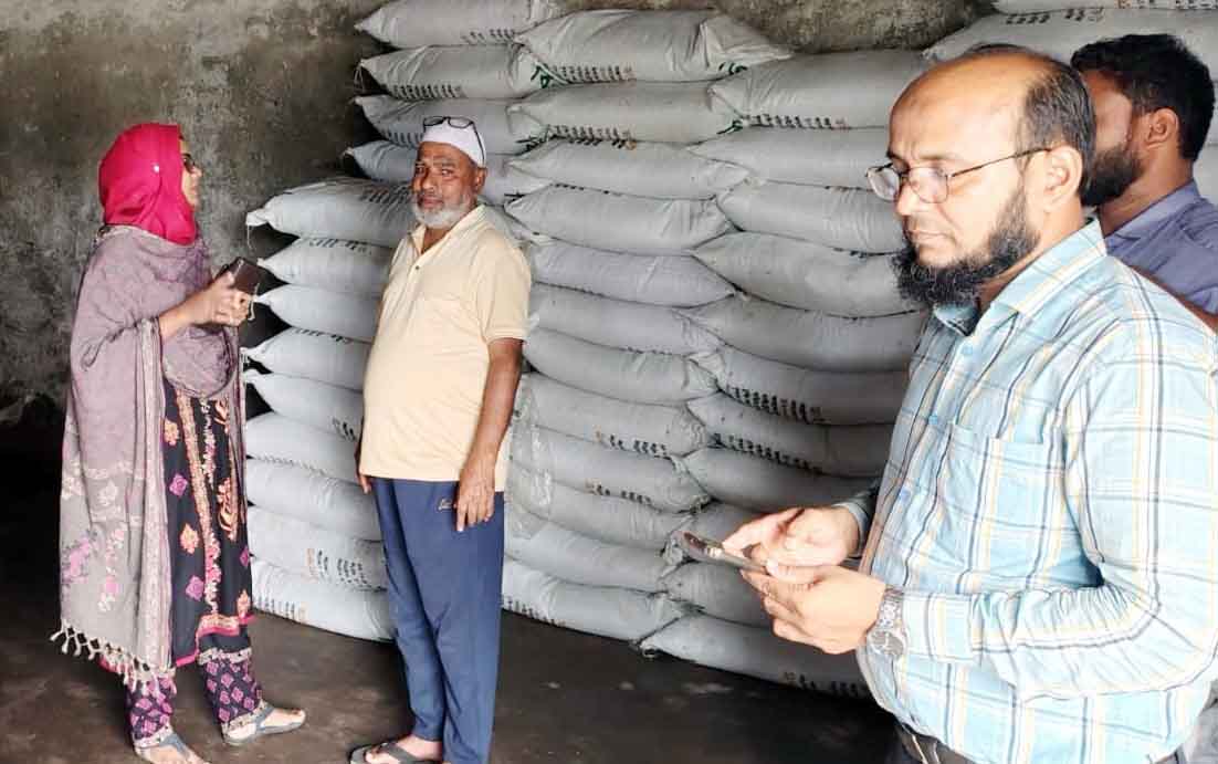 রাণীনগরে অতিরিক্তি দামে সার বিক্রি দুই ডিলারকে জরিমানা