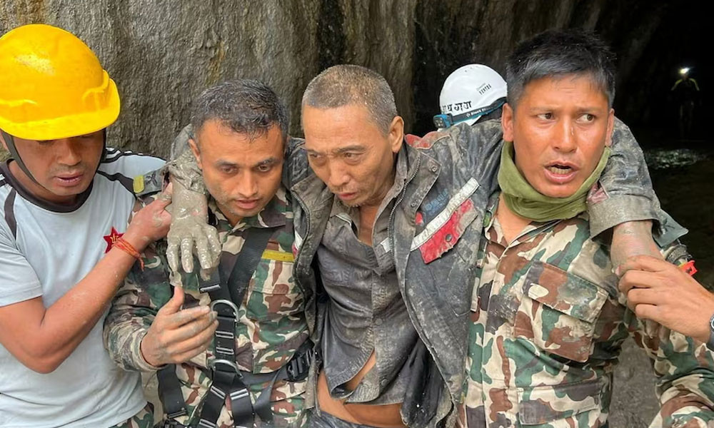 নেপালে ভয়াবহ বন্যার ১০ দিন পর চীনা নাগরিককে জীবিত উদ্ধার