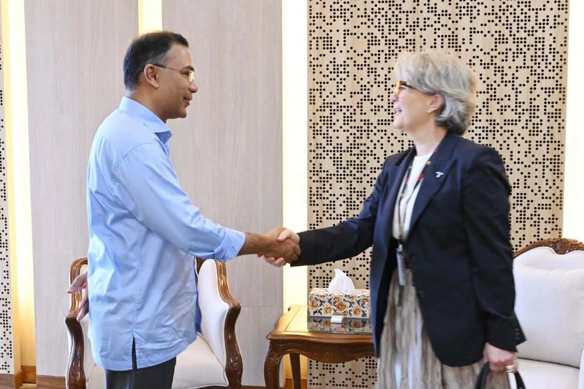 প্রধানমন্ত্রীর সঙ্গে টেলিনর সিইও’র সাক্ষাৎ