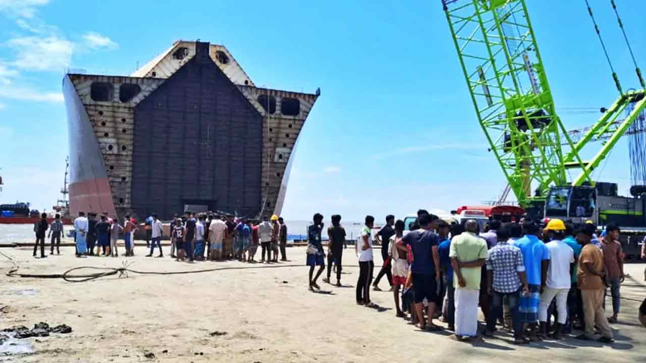 মামলা নেই ময়নাতদন্ত নেই, ৯ শ্রমিকের মৃত্যু নিয়ে কী ঘটছে?