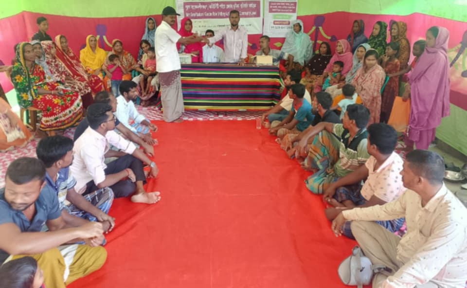 বরগুনায় পুরুষদের সচেতন করতে জাগোনারীর ব্যতিক্রমধর্মী উদ্যোগ
