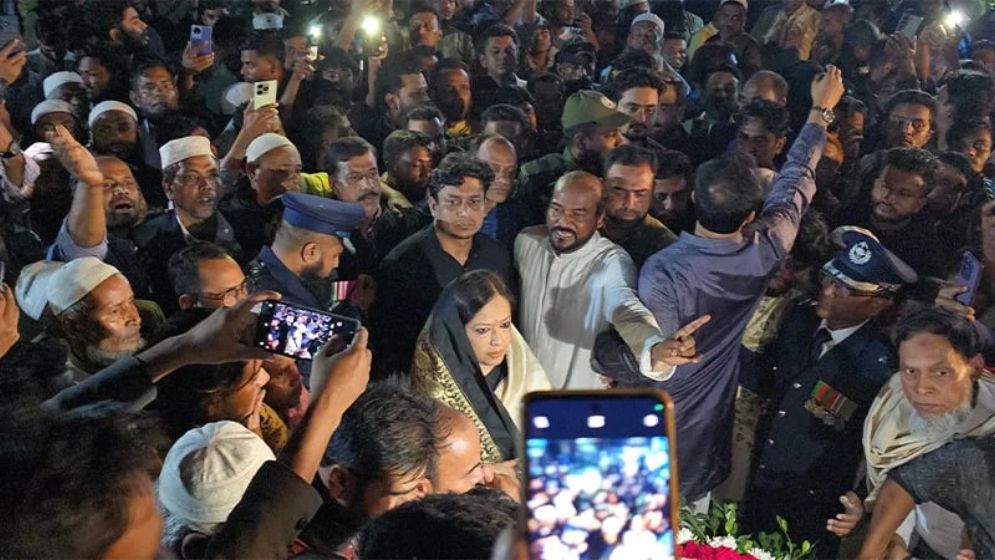 এবার রুমিন ফারহানার কর্মীদের বিরুদ্ধে মামলা