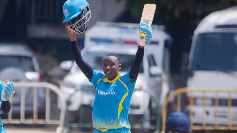 ১৫ বছর বয়সে আন্তর্জাতিক ক্রিকেটে সেঞ্চুরির বিশ্বরেকর্ড