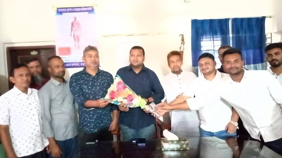 ‎পাঁচবিবিতে বাগজানা উচ্চ বিদ্যালয়ের নবনির্বাচিত সভাপতি শামীম মন্ডলকে সংবর্ধনা