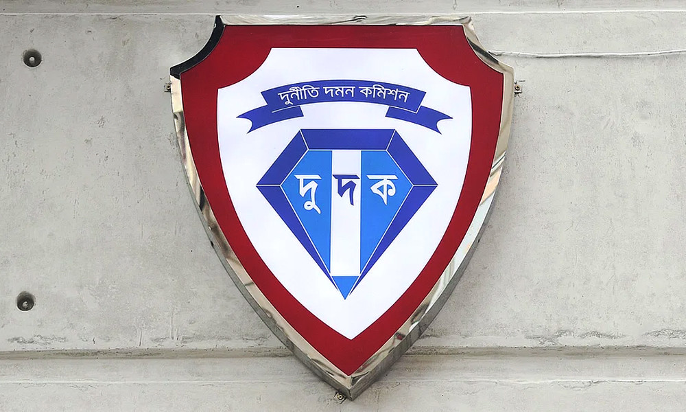 পদত্যাগ করেছেন দুদক চেয়ার‍ম্যান ও দুই কমিশনার