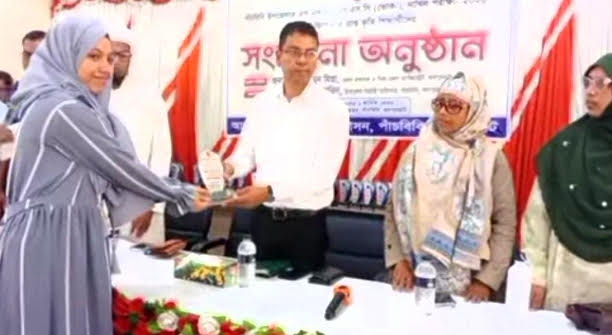 পাঁচবিবিতে জিপিএ-৫ প্রাপ্ত ১০১ শিক্ষার্থীকে সংবর্ধনা দিলেন ডিসি