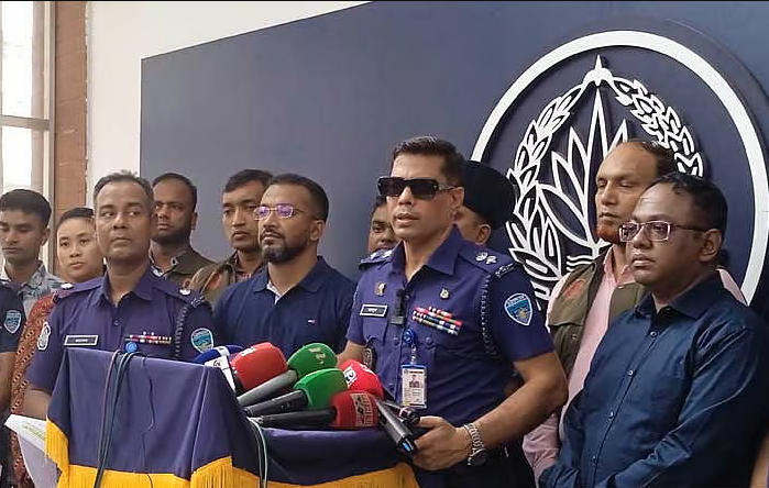 আগাম ঘোষণা দিয়ে অপরাধী ধরার সুযোগ নেই: চট্টগ্রামের এসপি মাসুদ
