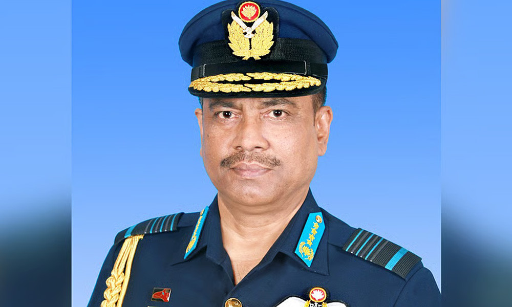 বিমানবাহিনীর সাবেক প্রধান কাতারে গ্রেপ্তার