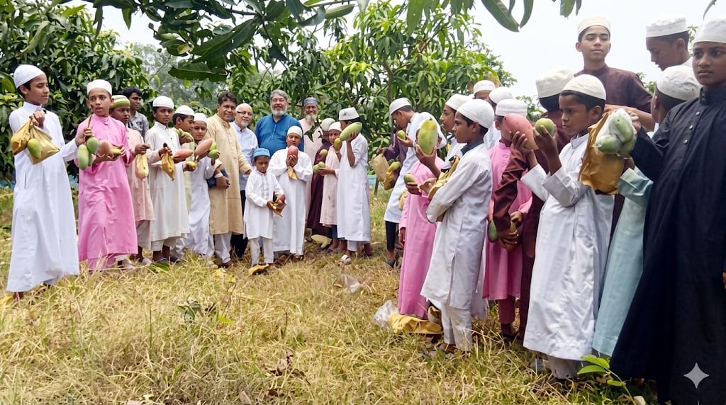 রাণীনগরে এতিম শিশুদের জন্য এক মহতি উদ্যোগ, উন্মুক্ত করা হলো দালানবাড়ী ফলবাগান