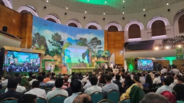 সরকারি অনুষ্ঠানে নেই প্রধানমন্ত্রীর ছবি, শুরু হলো নতুন ধারা