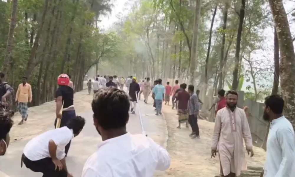 হাতিয়ায় হান্নান মাসউদের গাড়ি বহরে হামলা, আহত ১০