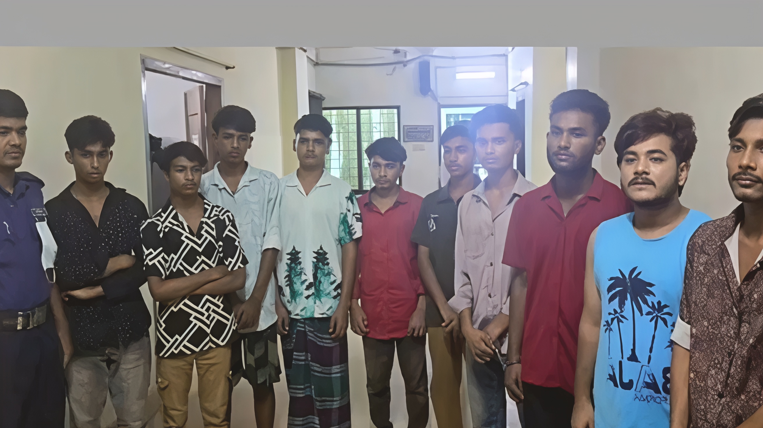 লকআপে বসেই ‘জয় বাংলা, জয় বঙ্গবন্ধু’ স্লোগান, দুই পুলিশকে প্রত্যাহার