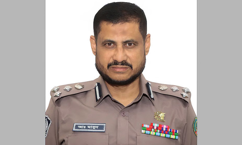 রংপুরের আলোচিত পুলিশ কমিশনারসহ ১৭ কর্মকর্তাকে বদলি