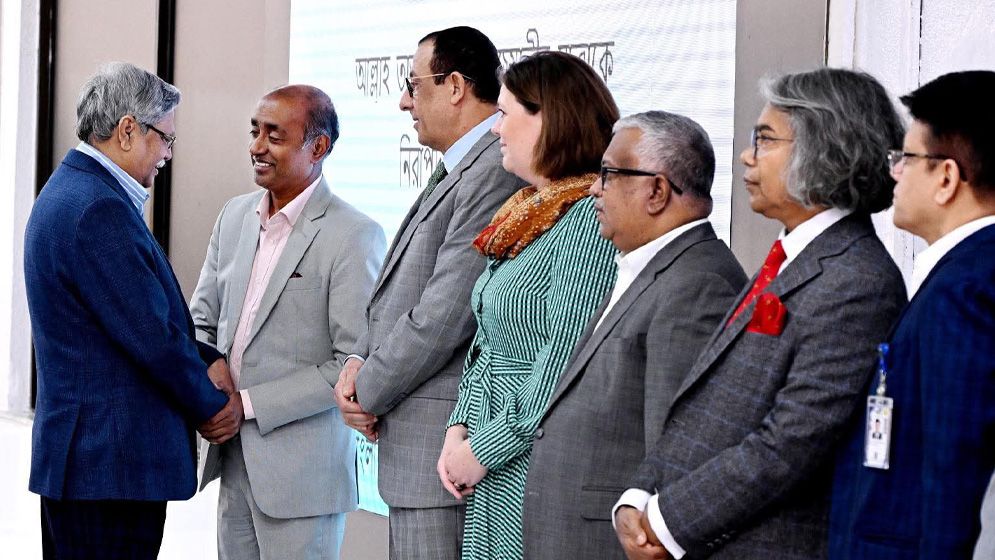 চিকিৎসা শেষে দেশে ফিরলেন রাষ্ট্রপতি