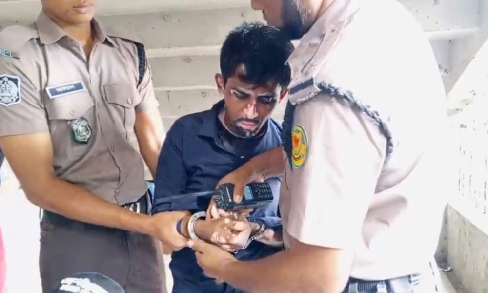 মেট্রো স্টেশনে গোপনে তরুণীর ভিডিও করার অভিযোগে যুবক আটক