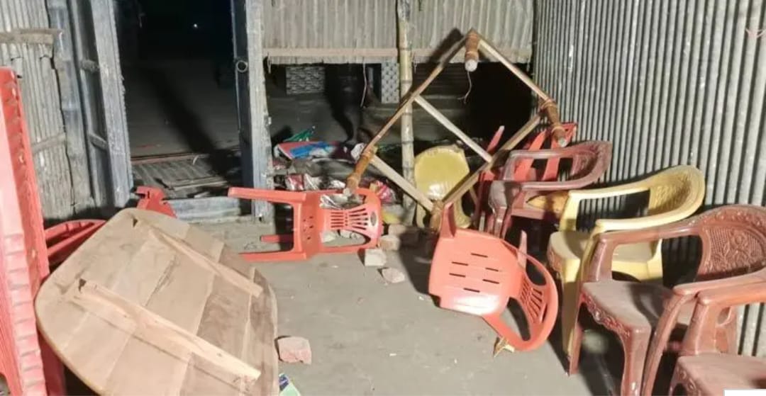 বোয়ালমারীতে দুই গ্রুপে সংঘর্ষ, দোকান ও বাড়িতে হামলা-ভাঙচুর, আহত ২০