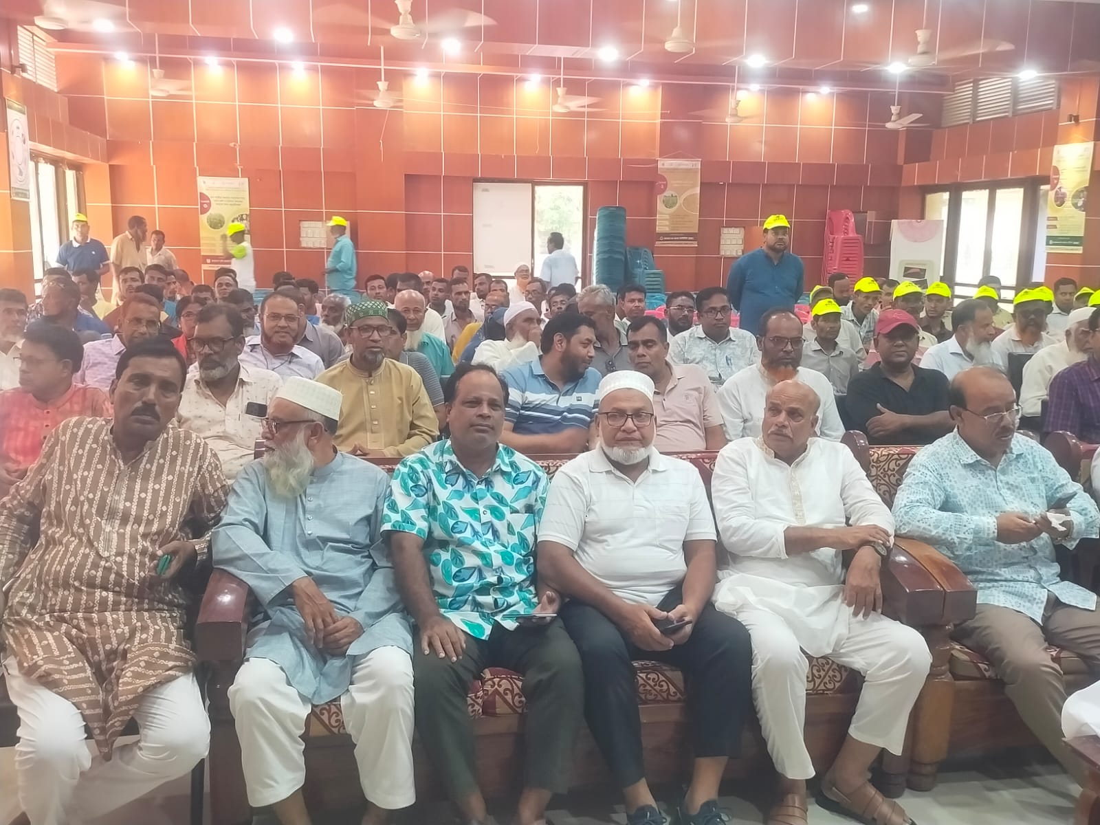 আত্রাইয়ে কৃষক কার্ড ও কৃষি উপকরণ সহায়তা বিতরণ অনুষ্ঠানের উদ্বোধন