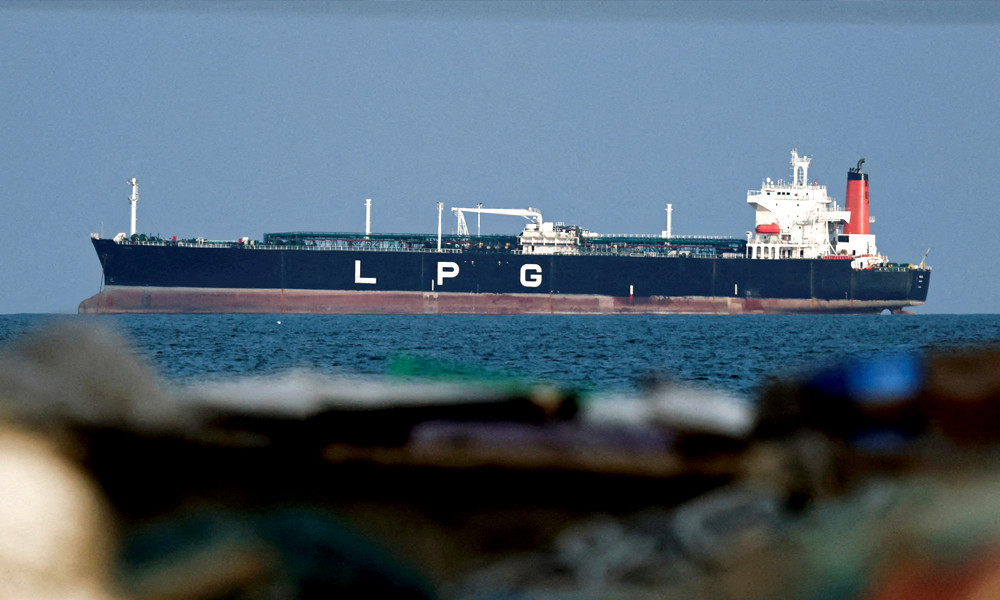 হরমুজ প্রণালি খুলে দিল ইরান, ট্রাম্পের নমনীয় বার্তা