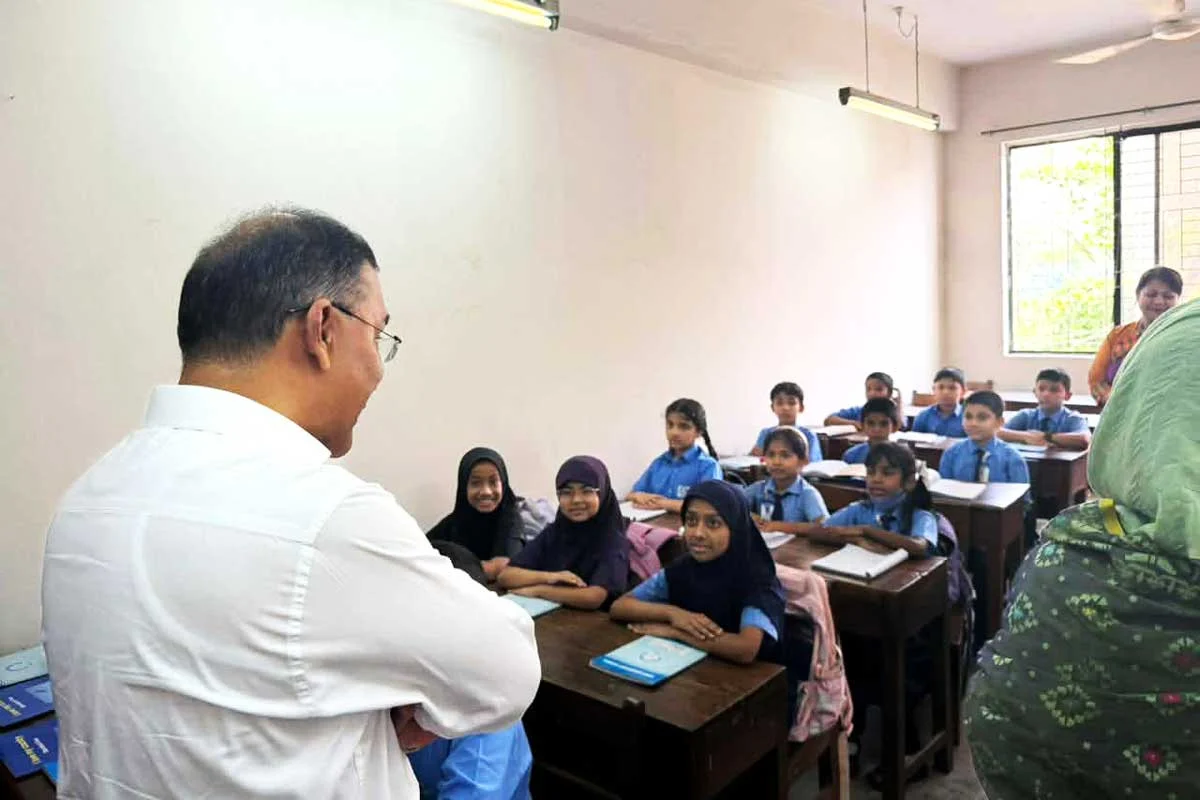 ‘খেললে বুদ্ধি বাড়ে’: বিয়াম স্কুলের শিশুদের সঙ্গে প্রধানমন্ত্রীর আনন্দঘন মুহূর্ত