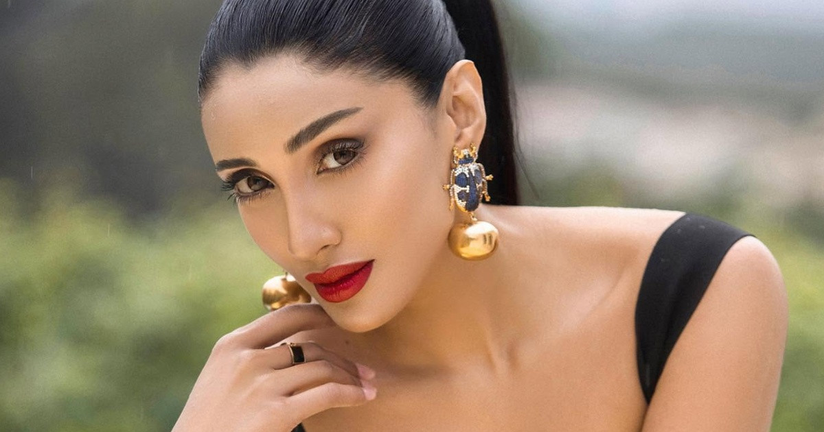 মিথিলার ২১ সেকেন্ডের অন্তরঙ্গ ভিডিওতে কাঁপছে নেটদুনিয়া!