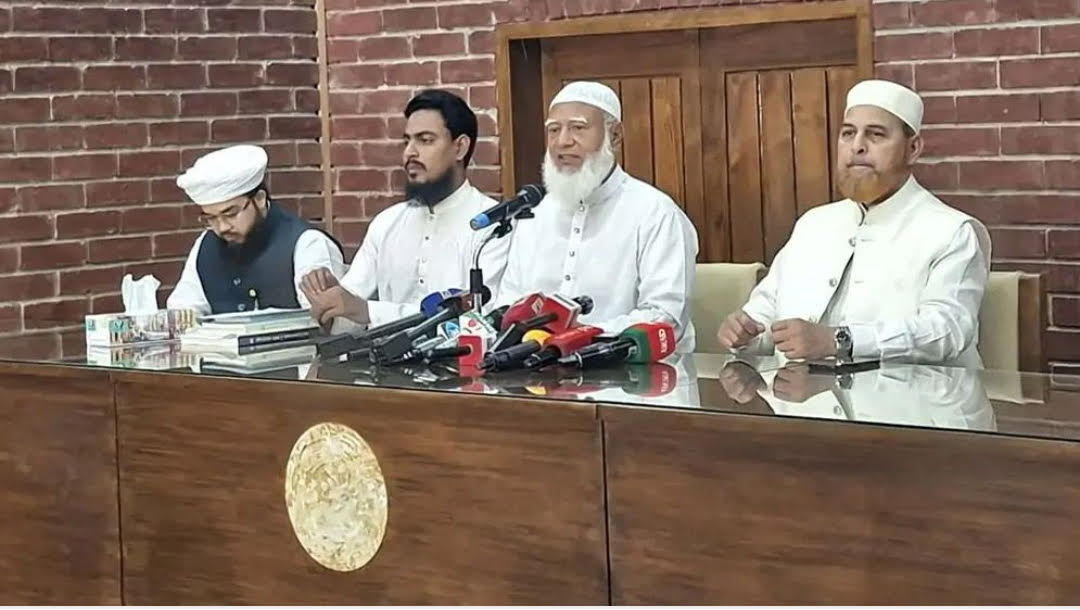 গণভোট ঘিরে রাষ্ট্রীয় বৈধতা সংকট: সংবিধান সংস্কার ইস্যুতে রাজপথে শক্তি প্রদর্শন