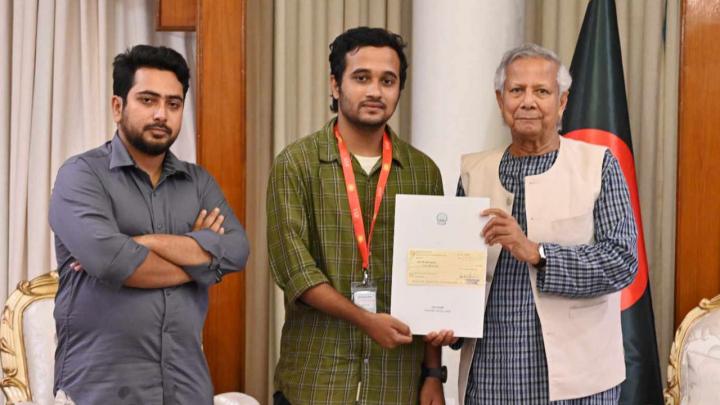 শহীদদের পরিবার ৫ ও আহতরা ১ লাখ টাকা করে পাবেন শহীদদের পরিবার ৫ ও আহতরা ১ লাখ টাকা করে পাবেন