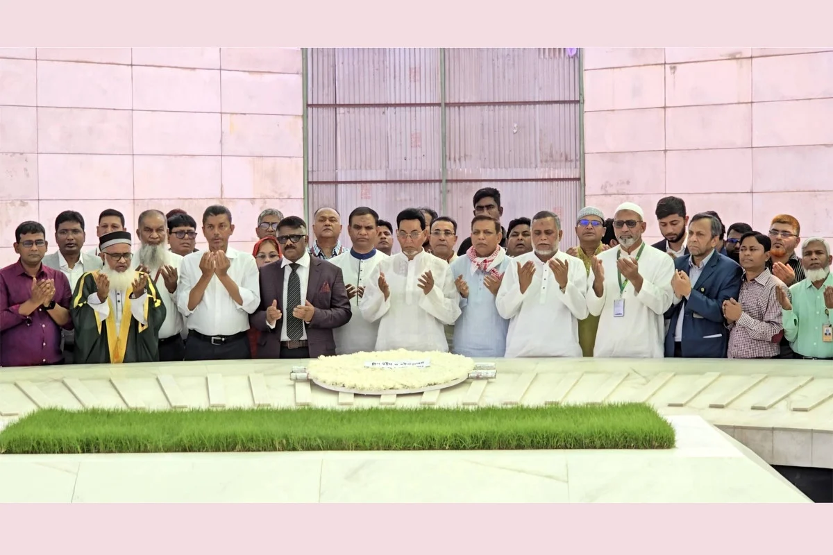 জিয়াউর রহমান ও খালেদা জিয়ার কবরে হুইপদের শ্রদ্ধা