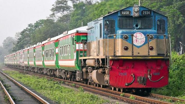 লালমনিরহাটে ট্রেনে কাটা পড়ে ৪ জনের মৃত্যু লালমনিরহাটে ট্রেনে কাটা পড়ে ৪ জনের মৃত্যু