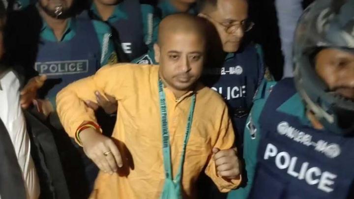 চিন্ময়ের পক্ষে ছিলেন না আইনজীবী, জামিন শুনানি পিছিয়ে ২ জানুয়ারি চিন্ময়ের পক্ষে ছিলেন না আইনজীবী, জামিন শুনানি পিছিয়ে ২ জানুয়ারি