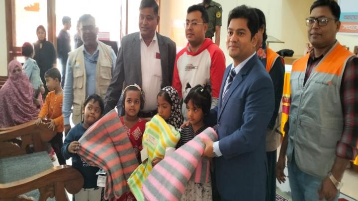 উজিরপুরে সিআরএসএস ও ওয়ার্ল্ড ভিশনের উদ্যোগে শিশুদের মাঝে ইউএনওর কম্বল বিতরণ উজিরপুরে সিআরএসএস ও ওয়ার্ল্ড ভিশনের উদ্যোগে শিশুদের মাঝে ইউএনওর কম্বল বিতরণ