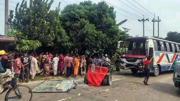 ময়মনসিংহে বাসচাপায় অটোরিকশার ৭ আরোহী নিহত
