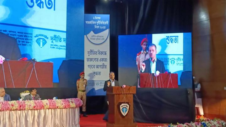 দুদক ও বিচার বিভাগ শেখ হাসিনার দাসে পরিণত হয়েছিল : আসিফ নজরুল
