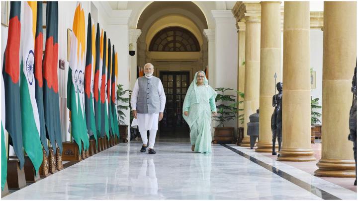 শেখ হাসিনাকে আশ্রয় কেন, প্রশ্ন উঠছে ভারতে শেখ হাসিনাকে আশ্রয় কেন, প্রশ্ন উঠছে ভারতে