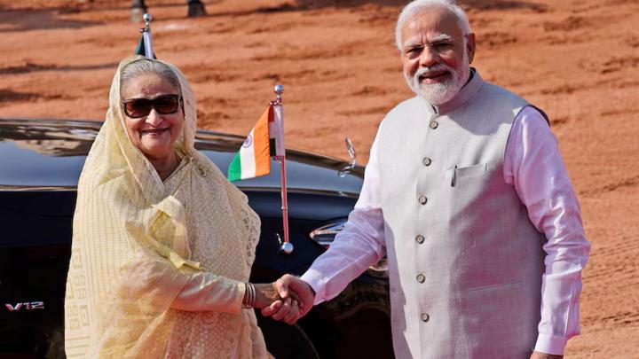 হাসিনা পালিয়ে দিল্লিতে, বাংলাদেশ-ভারত সম্পর্ক তলানিতে হাসিনা পালিয়ে দিল্লিতে, বাংলাদেশ-ভারত সম্পর্ক তলানিতে