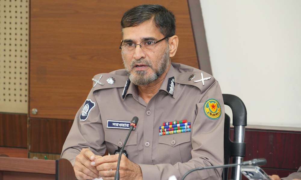 অপরাধ দমনে আরো বেশি সক্রিয়-উদ্যমী পুলিশ : ডিএমপি কমিশনার