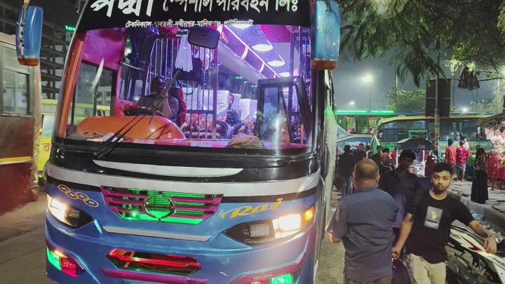 ২০ বছরে এমন দৃশ্য দেখেননি বাস শ্রমিকরা