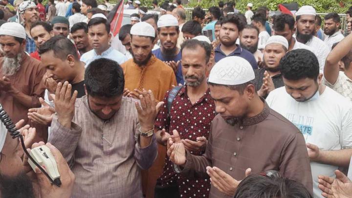 ফিলিস্তিনের স্বাধীনতা কামনায় মোনাজাতে কাঁদলেন লাখো মানুষ