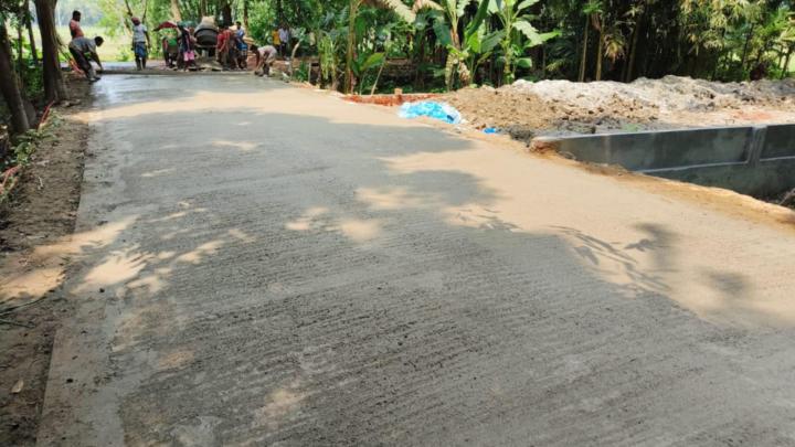 উন্নয়ন কাজে প্রশাংসা কুঁড়ালেন বেতাগী পৌর প্রশাসক