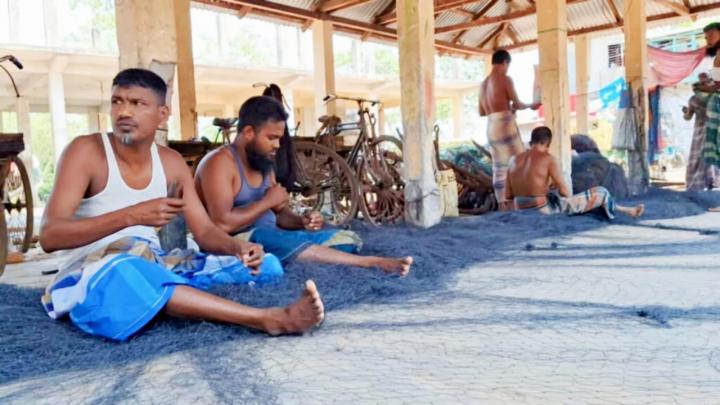 নিষেধাজ্ঞার ১৩ দিন পরও সরকারি সহায়তা পায়নি উপকূলের জেলেরা