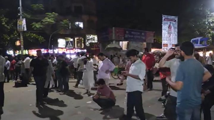 পিএসসি সংস্কারের দাবিতে শাহবাগ অবরোধ
