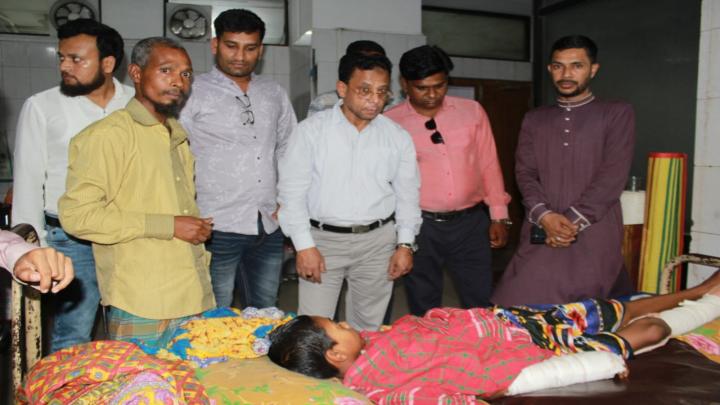 নাটোরের অসহায় দুই রোগীকে তারেক রহমানের পক্ষে অর্থ সহায়তা