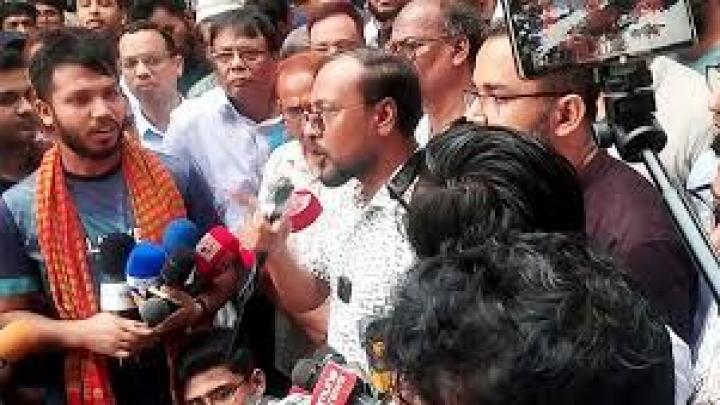 তোমার আচরণ এখন ফ্যাসিবাদীর মতো—উপদেষ্টা মাহফুজকে জবি শিক্ষক