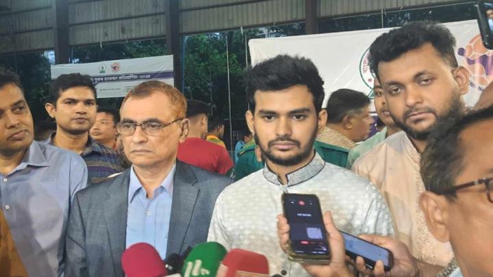 ফারুককে সরানোর কারণ জানালেন আসিফ