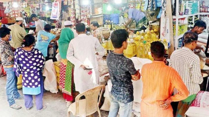মধ্যবিত্তের ওপর করের বোঝা, বাড়বে সংসার খরচ