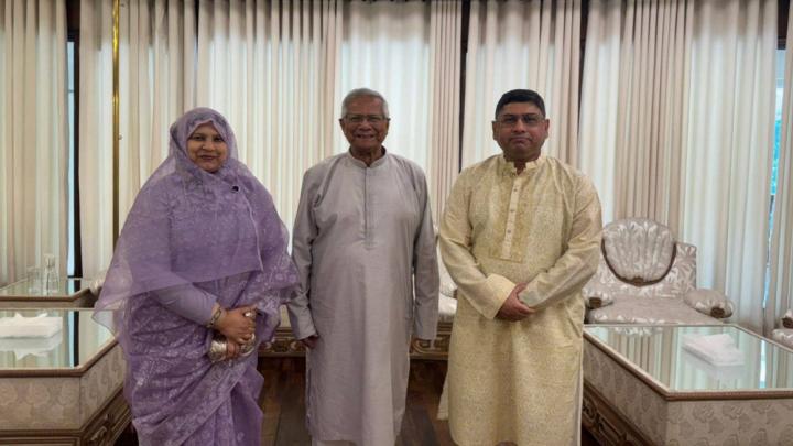 প্রধান উপদেষ্টার সঙ্গে সেনাপ্রধানের ঈদ শুভেচ্ছা বিনিময়
