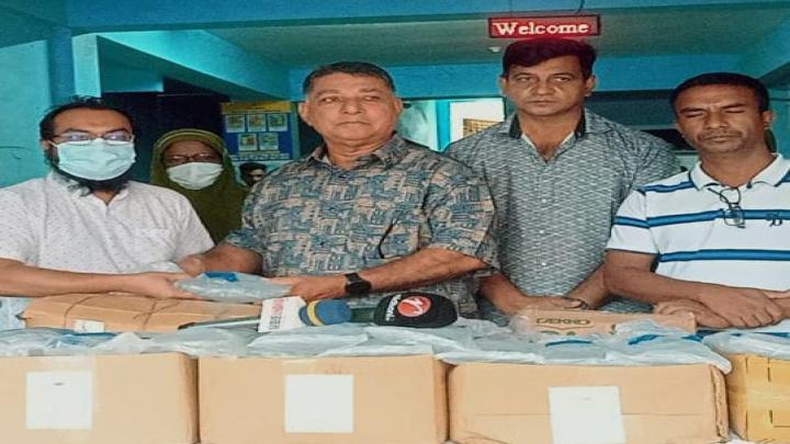 বরগুনার বেতাগীতে ডেঙ্গু রোগীদের জন্য স্যালাইন প্রদান