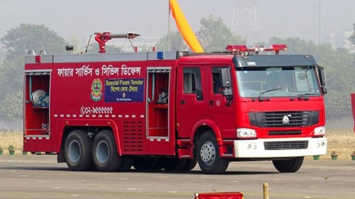 পল্লবীতে ‘স্বপ্ন’ শো রুমে আগুন